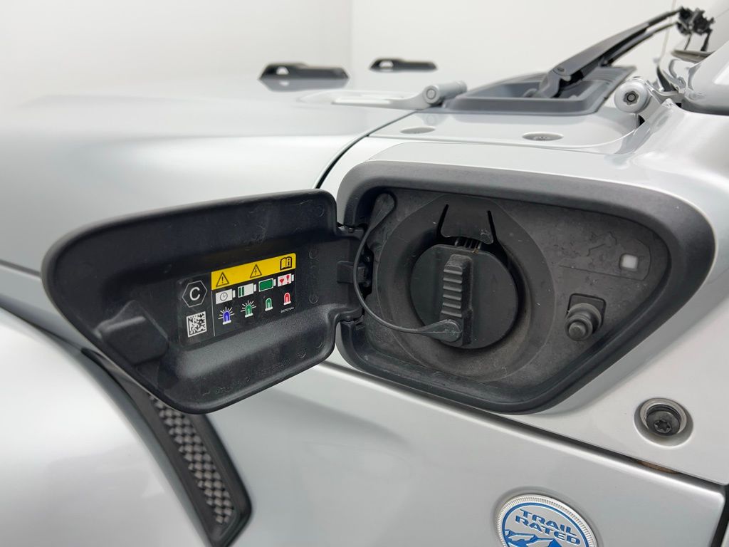2023 Jeep Wrangler Sahara 4xe photo 32