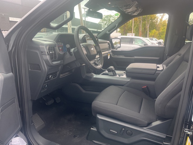 2025 Ford F-150 XLT photo 2