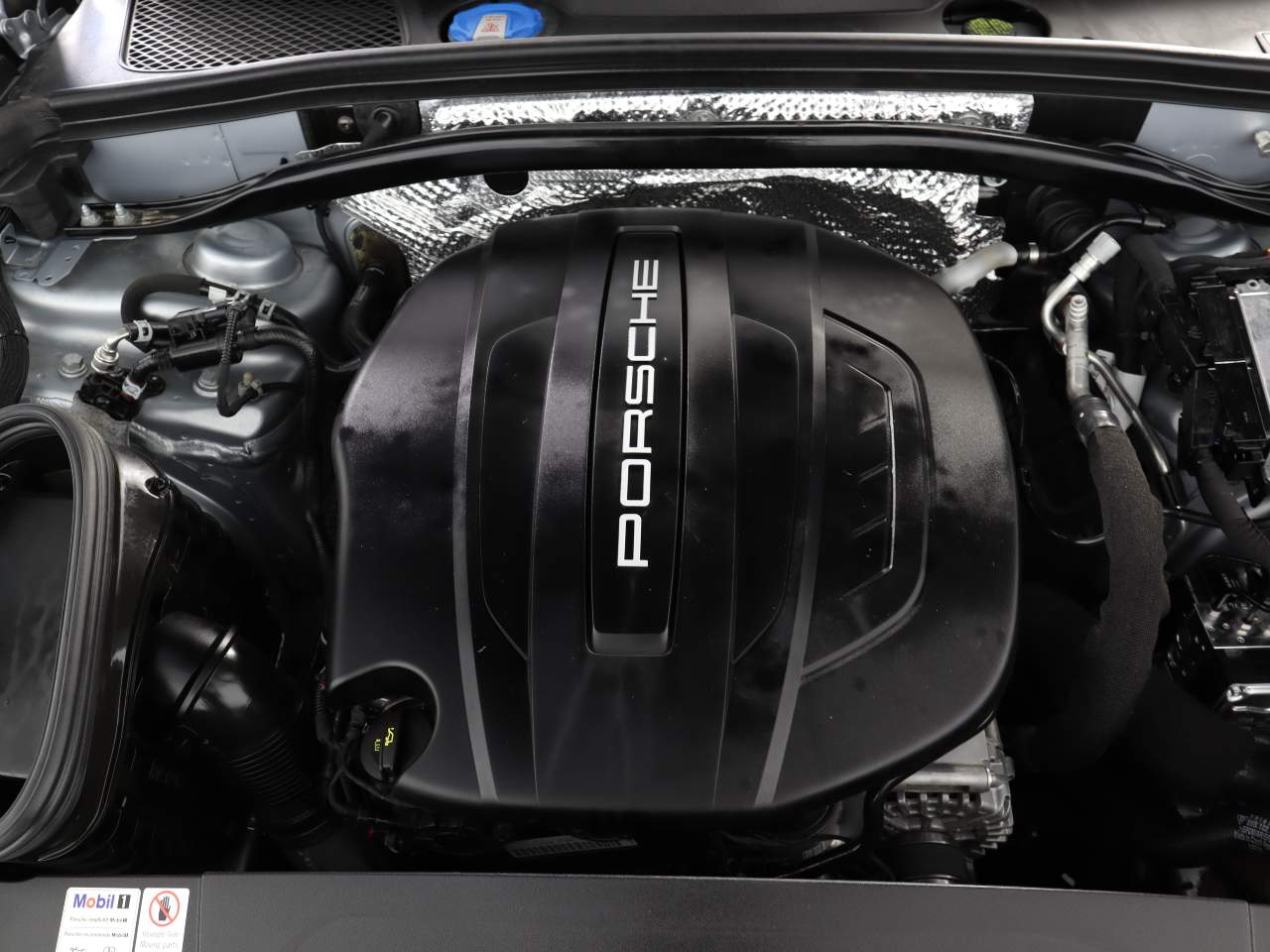 2021 Porsche Macan Base photo 23