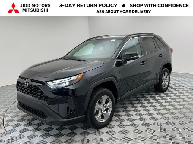 2024 Toyota RAV4 XLE's photo