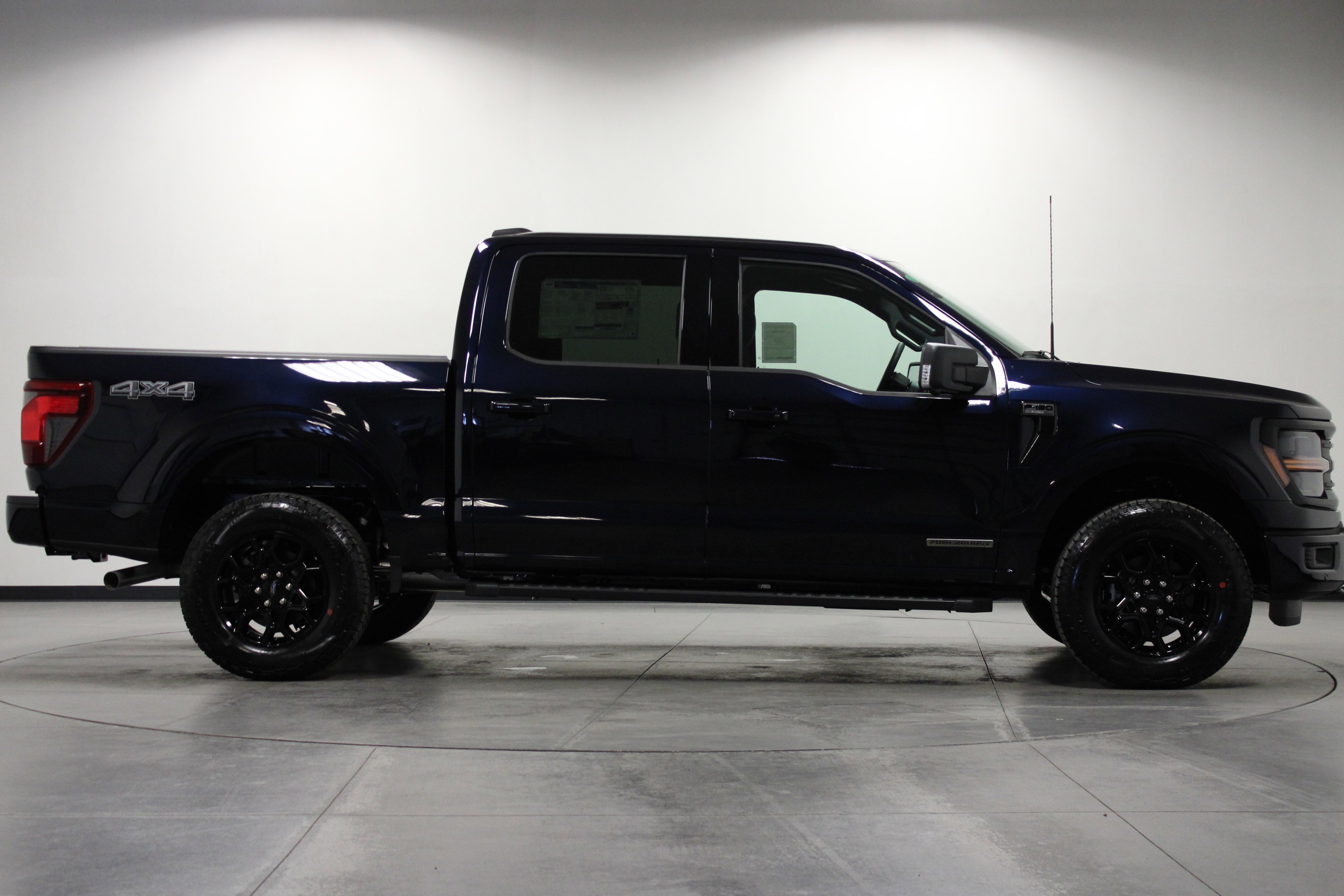 2025 Ford F-150 XLT photo 2