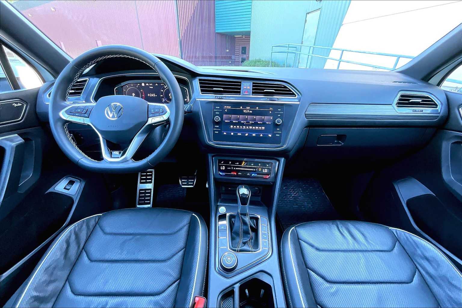 2023 Volkswagen Tiguan SEL R-Line Black photo 28