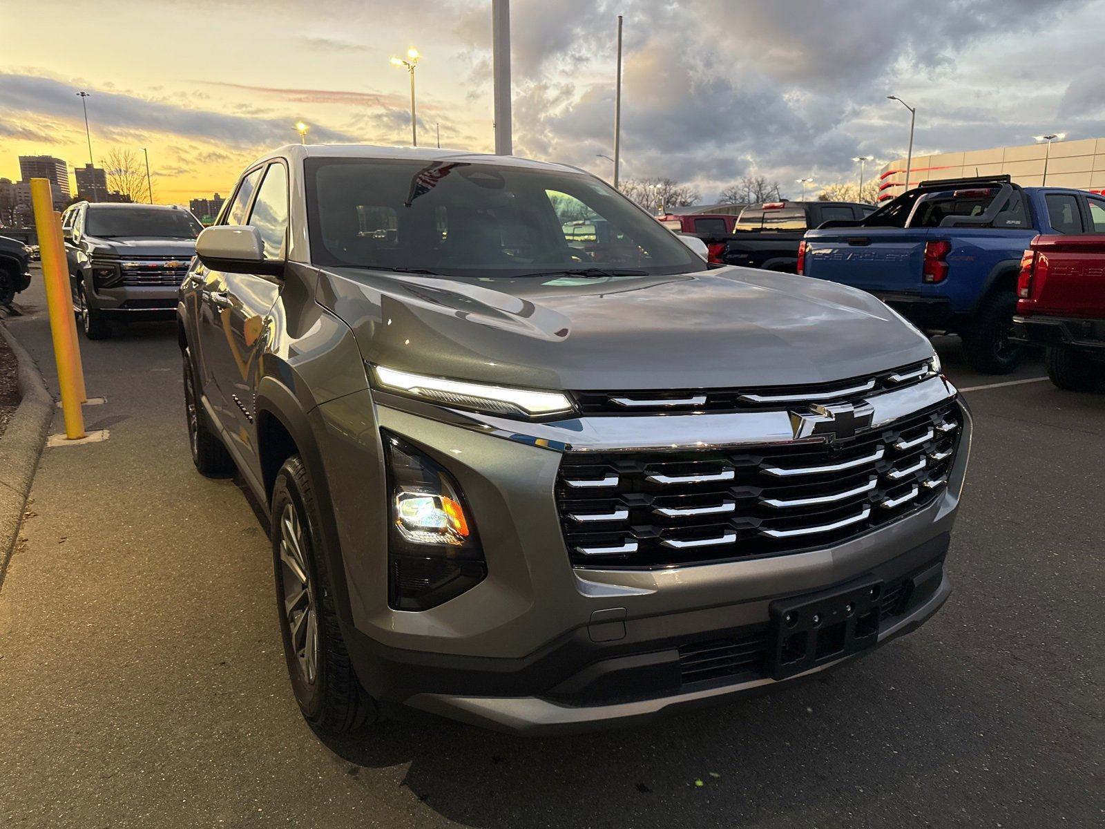 2026 Chevrolet Equinox LT photo 2