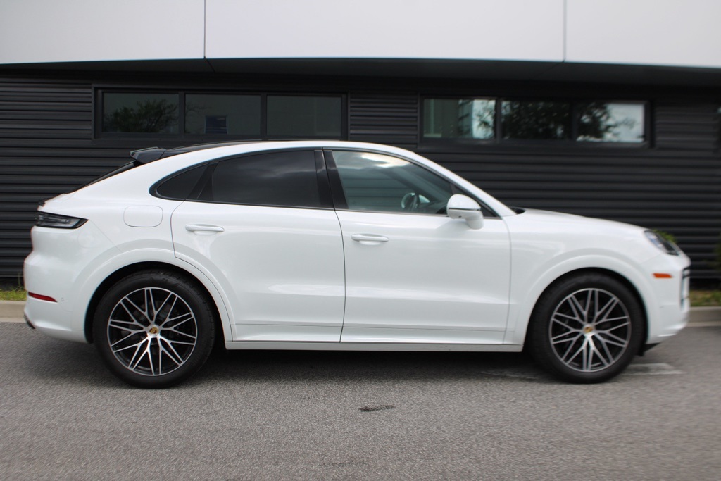 2024 Porsche Cayenne Coupe photo 8