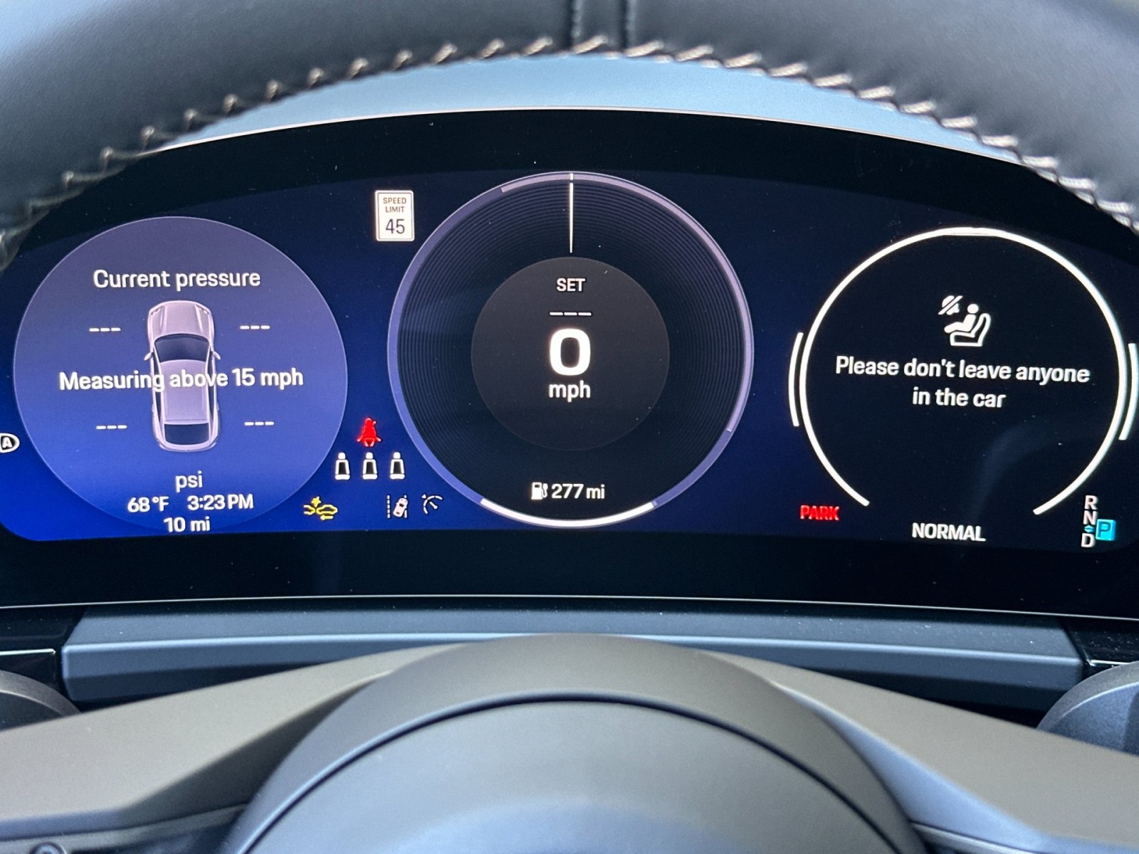 2025 Porsche Macan Turbo Electric photo 23