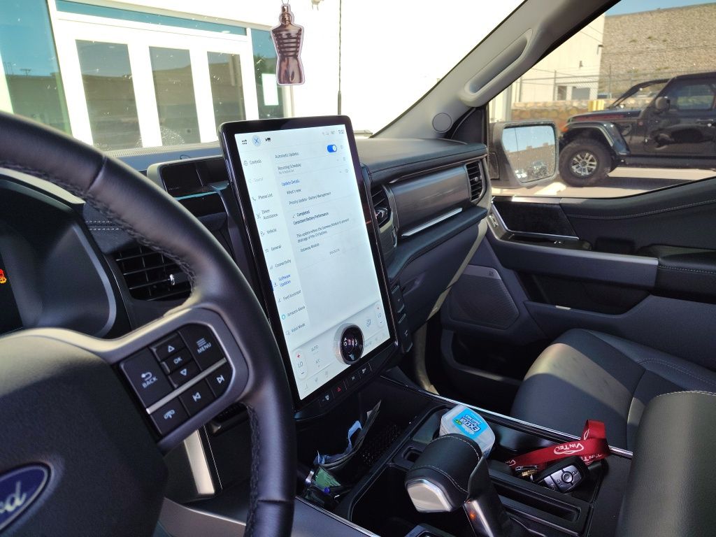 2025 Ford F-150 Lightning photo 2