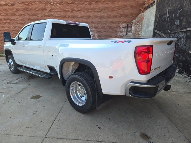 2025 Chevrolet Silverado 3500HD LT photo 4