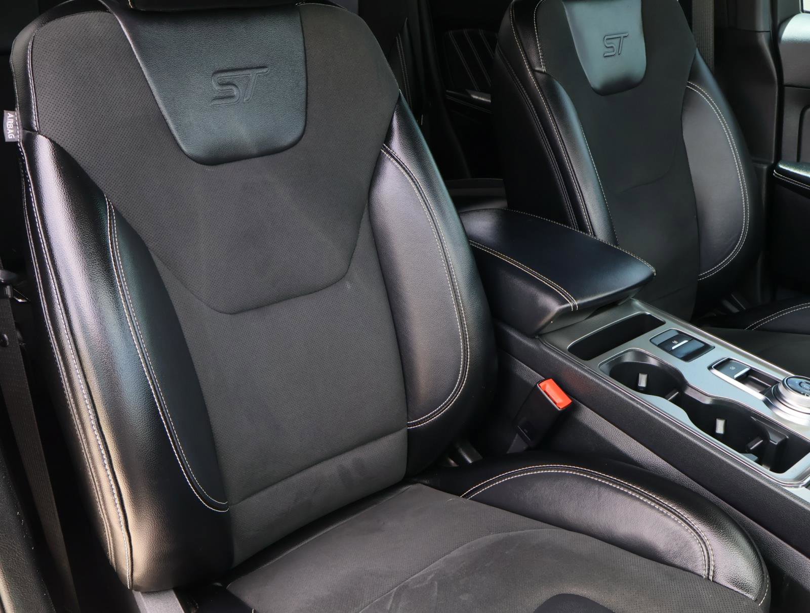2022 Ford Edge ST photo 13