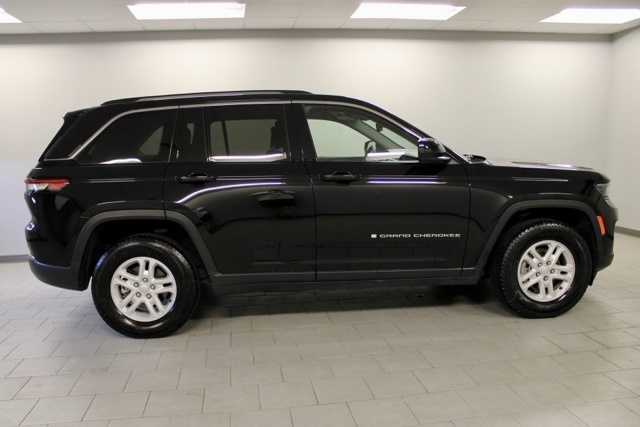 2023 Jeep Grand Cherokee Laredo photo 4