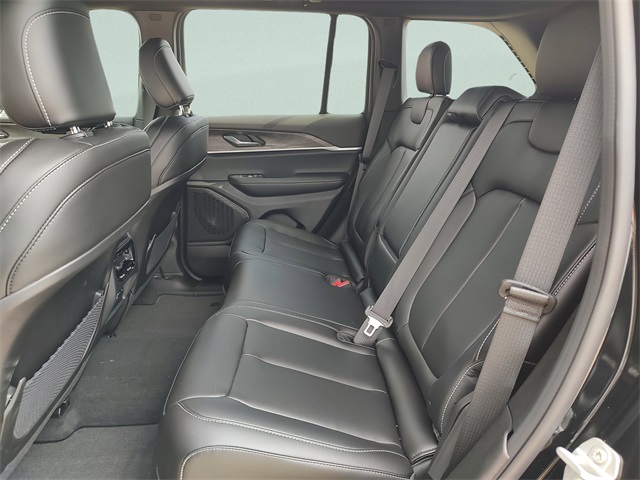 2025 Jeep Grand Cherokee Limited photo 26