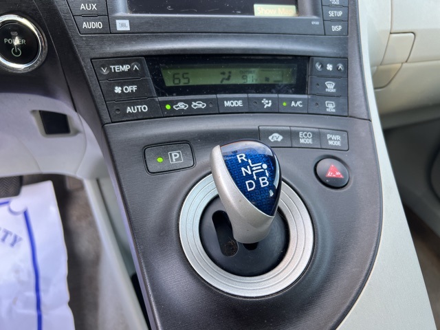 2011 Toyota Prius Three photo 21
