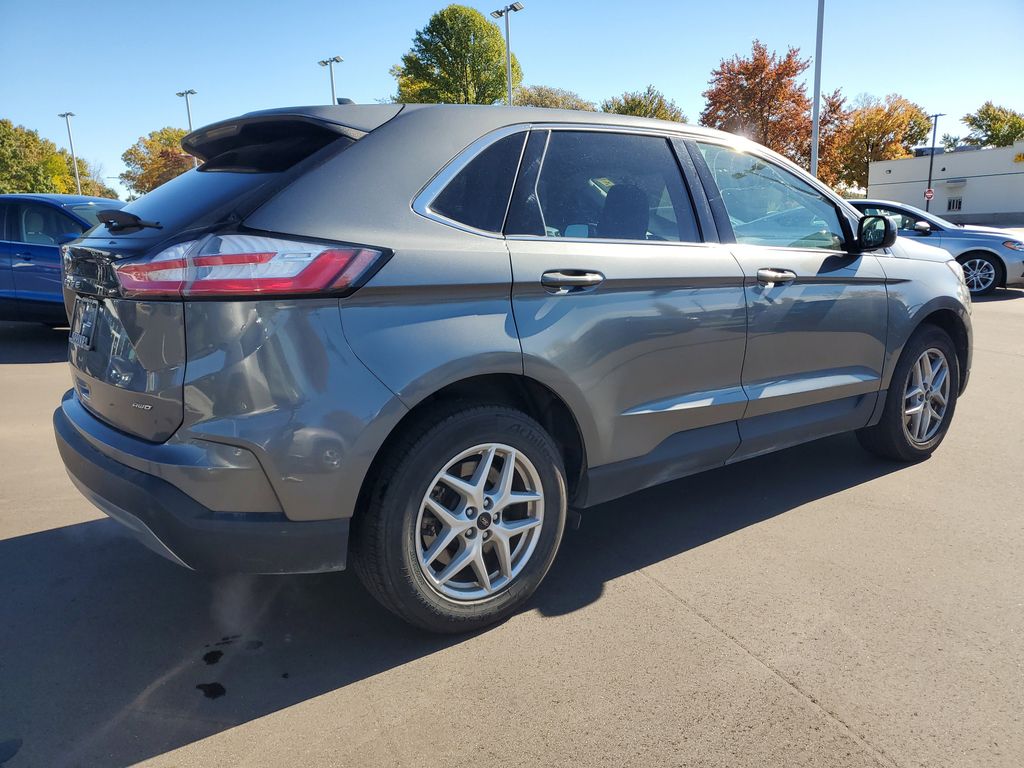 2023 Ford Edge SEL photo 2