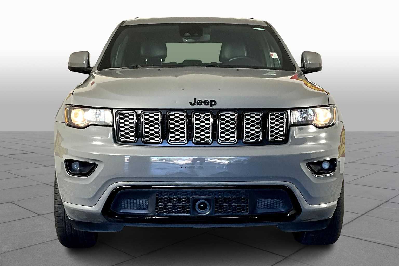 2020 Jeep Grand Cherokee Altitude photo 3