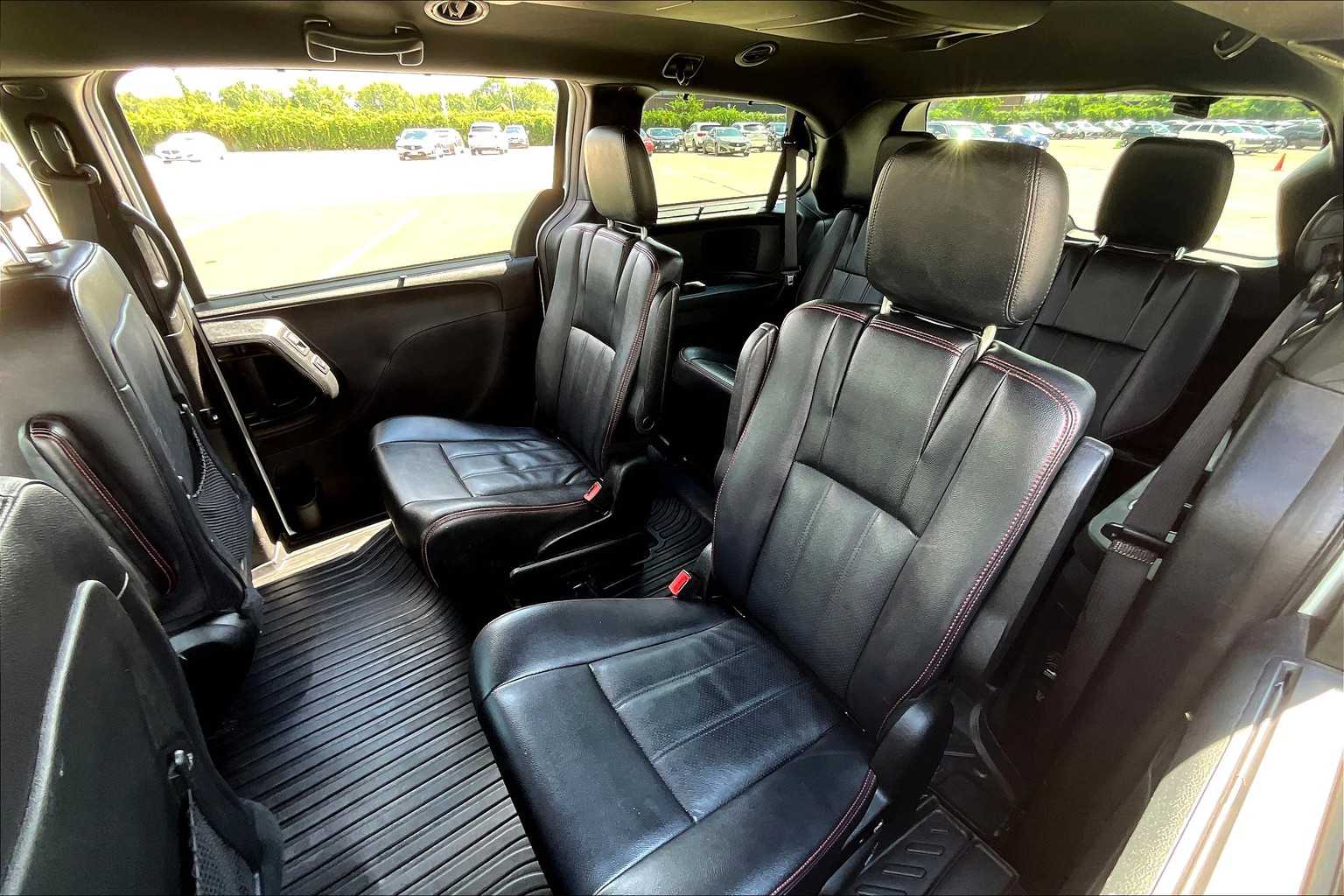 2017 Dodge Grand Caravan GT photo 19