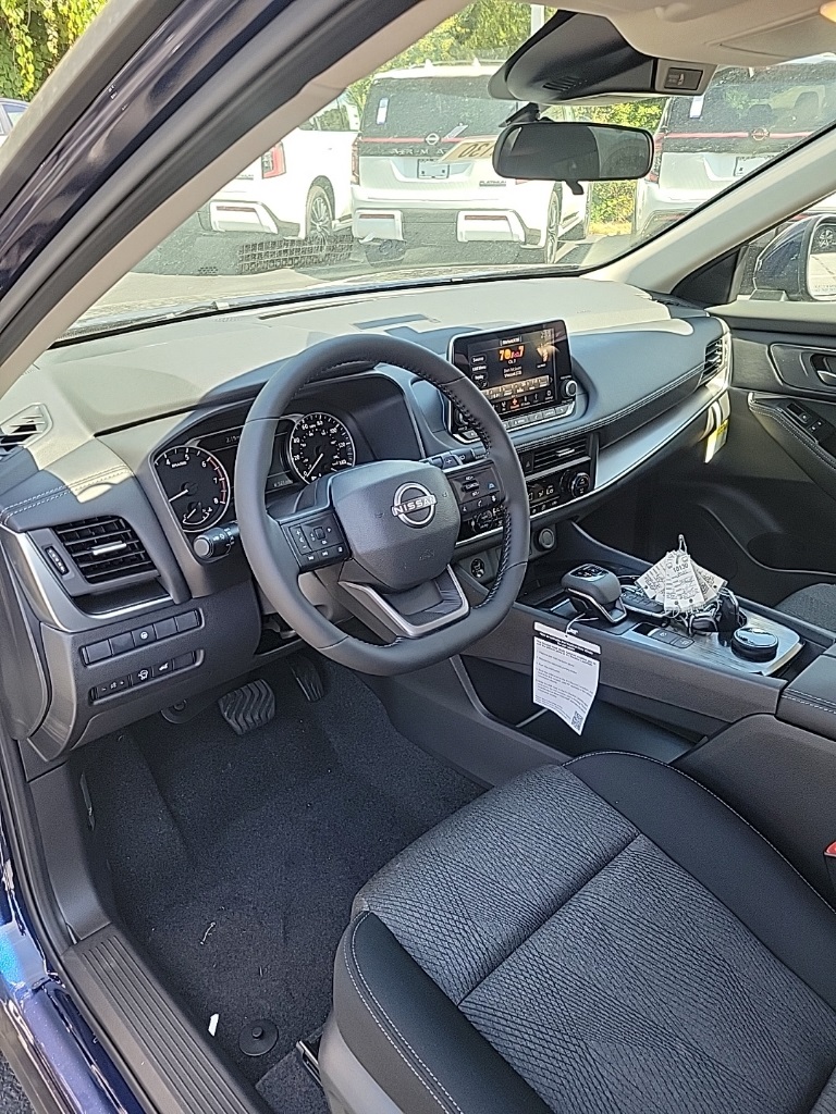 2026 Nissan Rogue SV photo 13