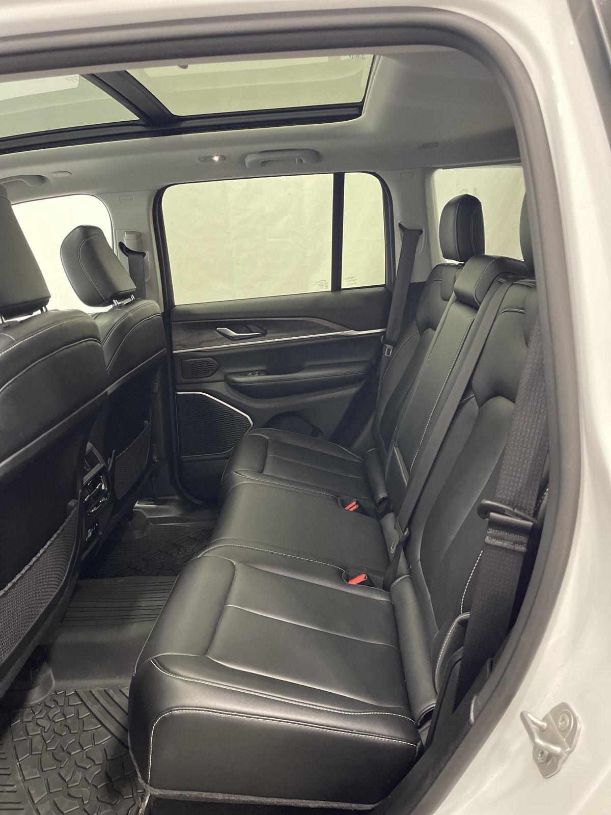 2022 Jeep Grand Cherokee Limited photo 12