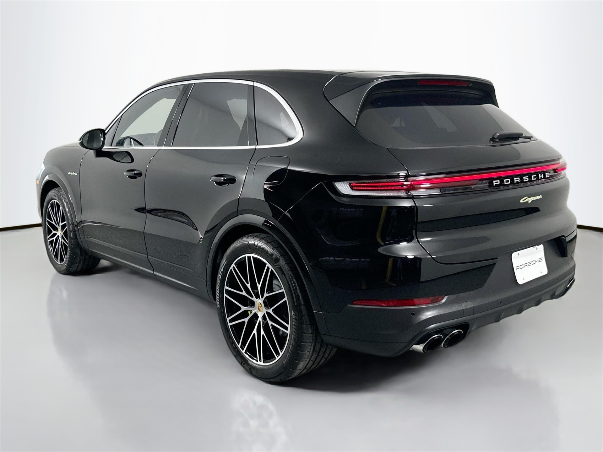 2024 Porsche Cayenne E-Hybrid Base photo 2