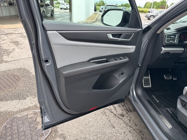 2025 Volkswagen Atlas Peak Edition SE photo 12