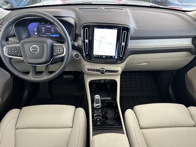 2025 Volvo XC40 Plus photo 11