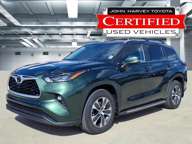 2024 Toyota Highlander XLE's photo