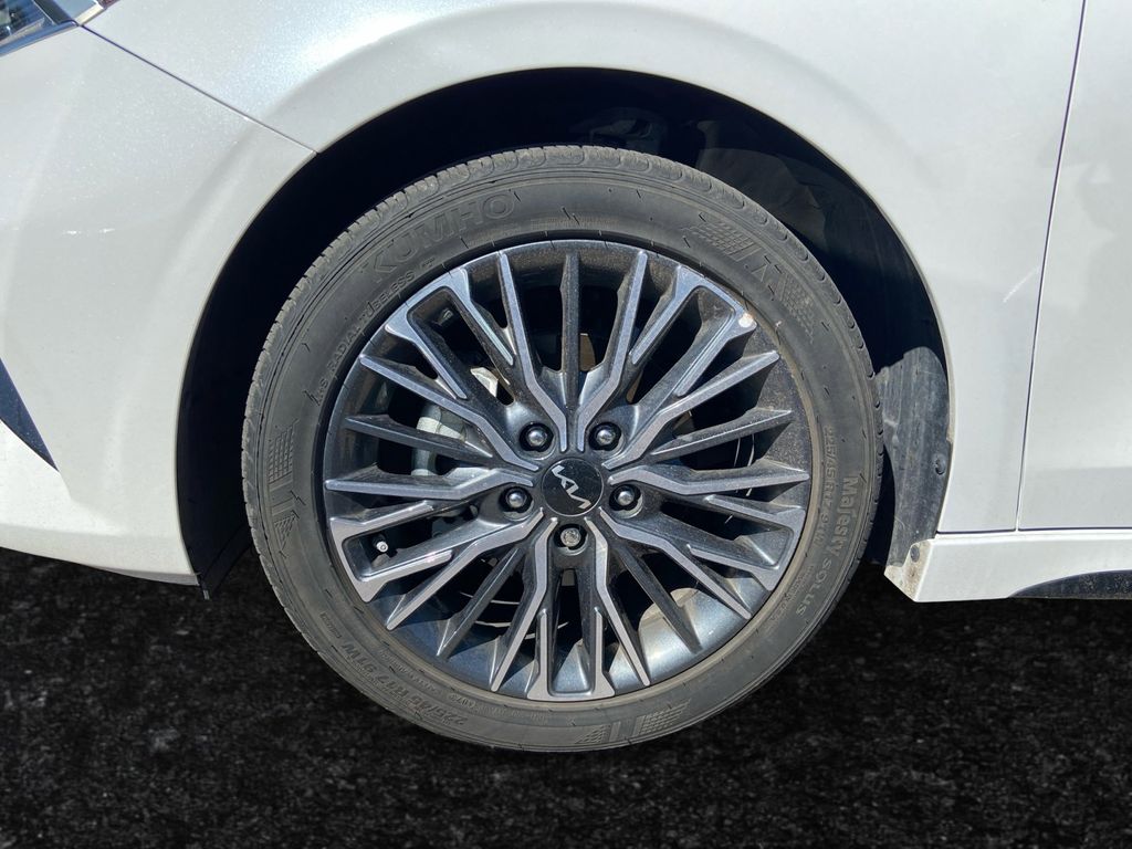 2024 Kia Forte GT-Line photo 19