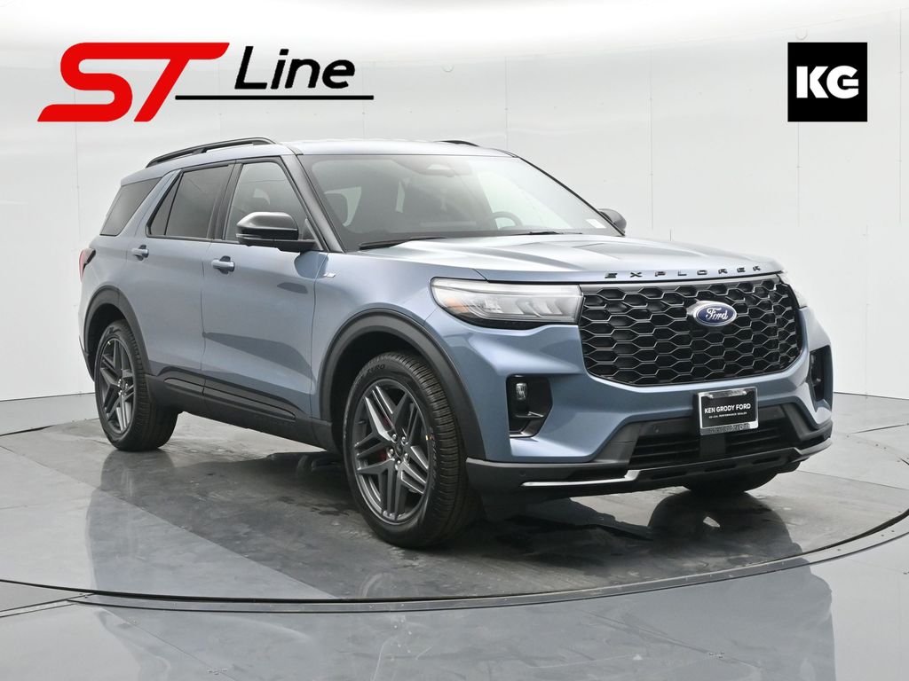 2025 Ford Explorer ST-LINE's photo
