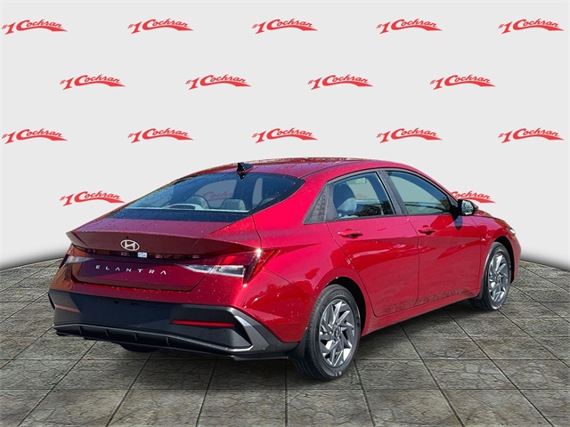 2024 Hyundai Elantra SEL photo 3