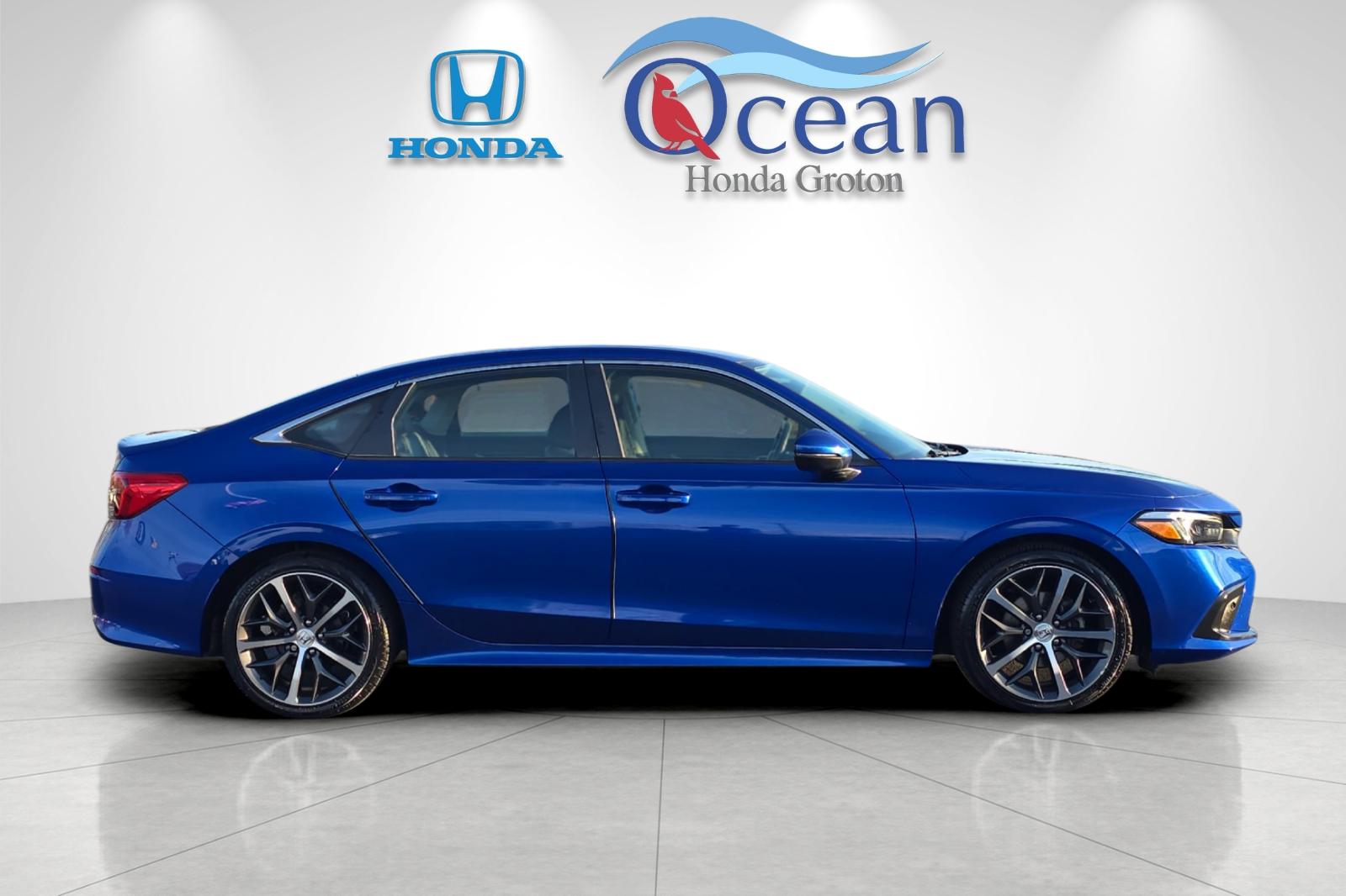 2022 Honda Civic Touring photo 2