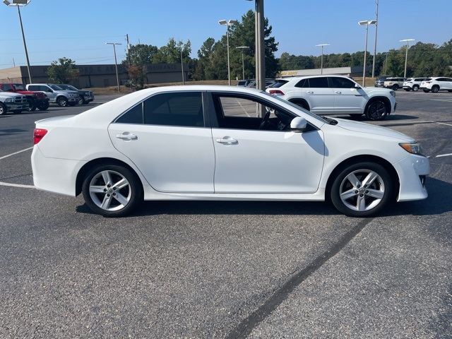 2013 Toyota Camry SE photo 2