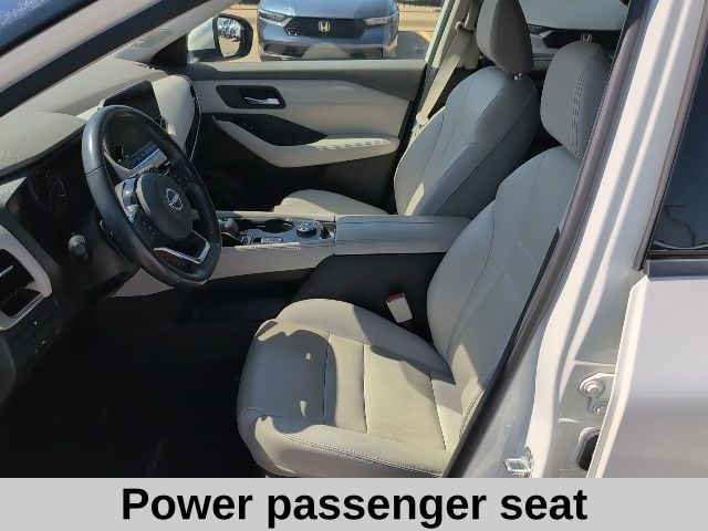 2023 Nissan Rogue SL photo 2