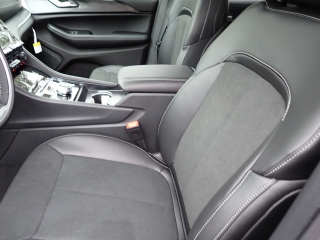 2025 Jeep Grand Cherokee Altitude X photo 8