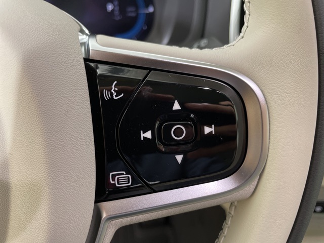2025 Volvo XC90 T8 AWD Plus photo 24