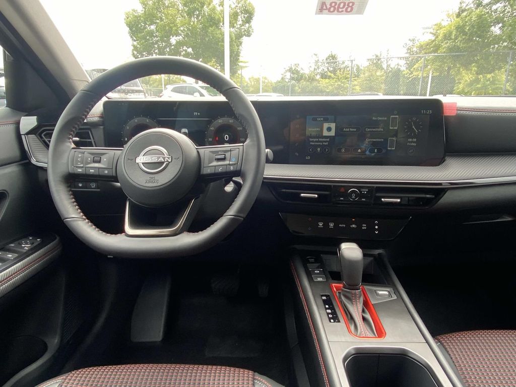 2025 Nissan Kicks SR photo 3
