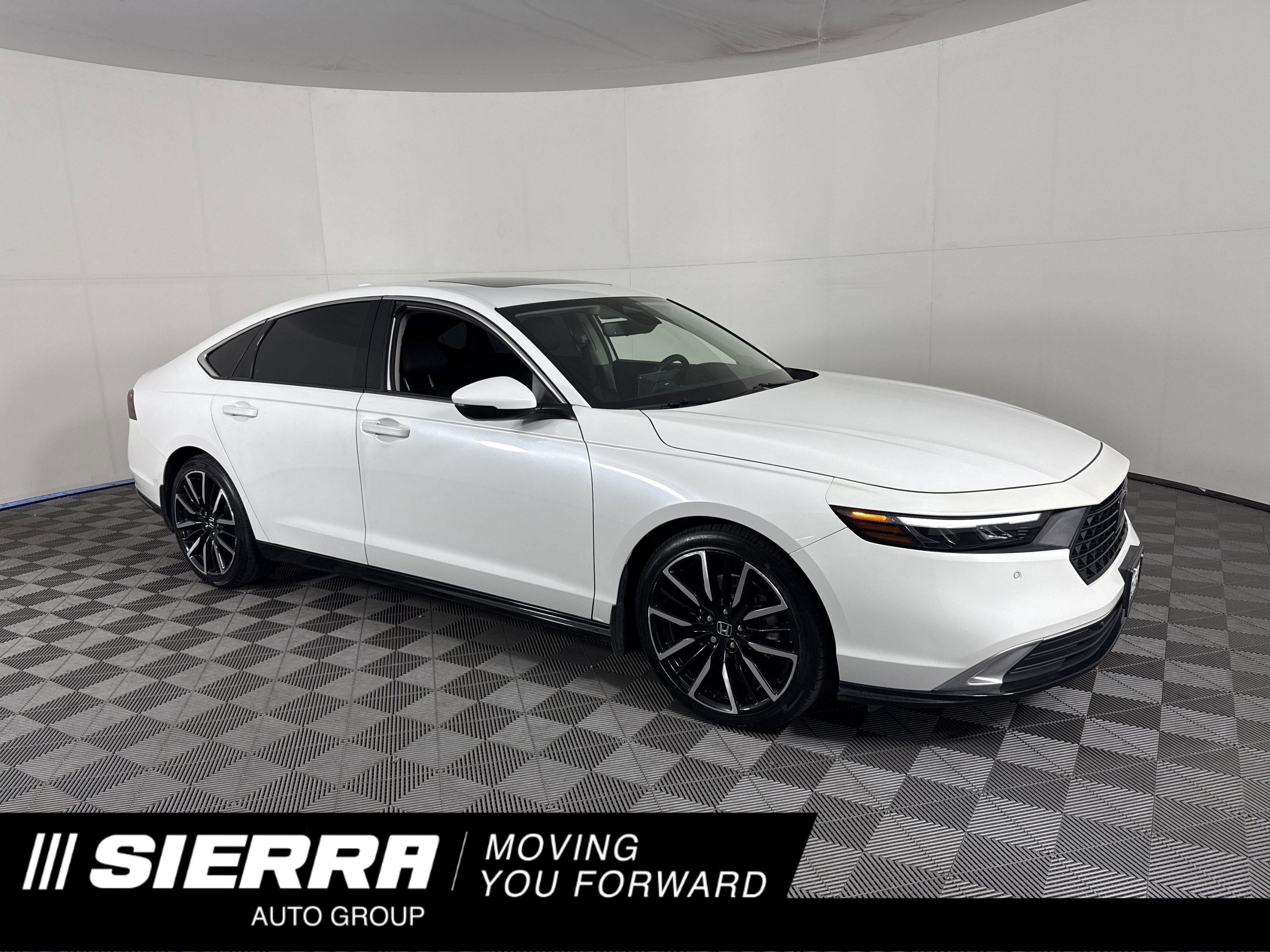 2023 Honda Accord Hybrid Touring's photo