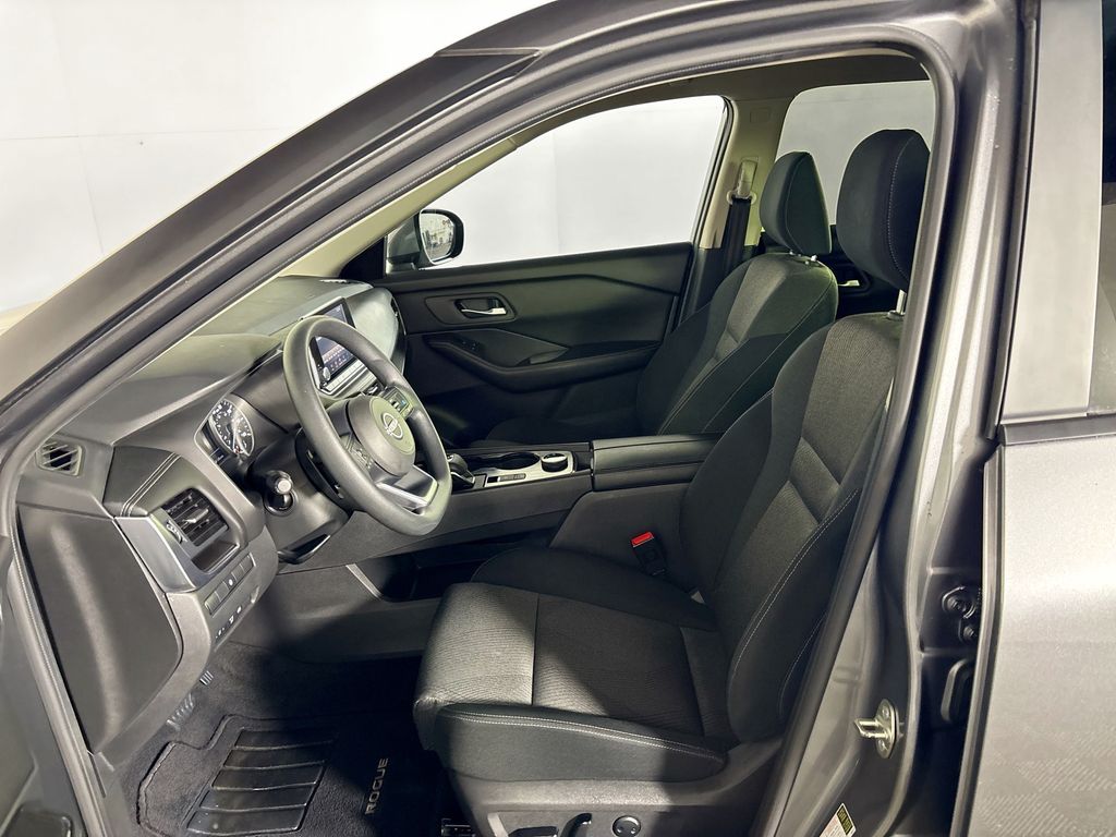 2024 Nissan Rogue SV photo 11