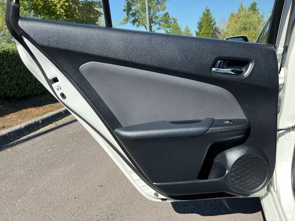 2016 Toyota Prius Four photo 23