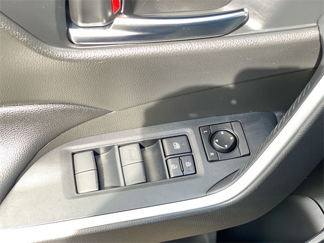 2021 Toyota RAV4 XLE photo 5