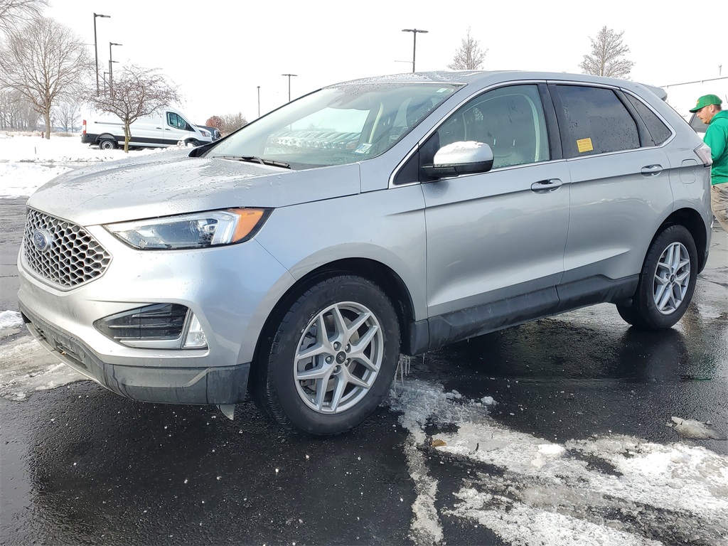 2024 Ford Edge SEL photo 2