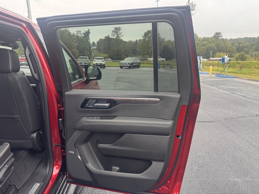 2026 Chevrolet Suburban Premier photo 27