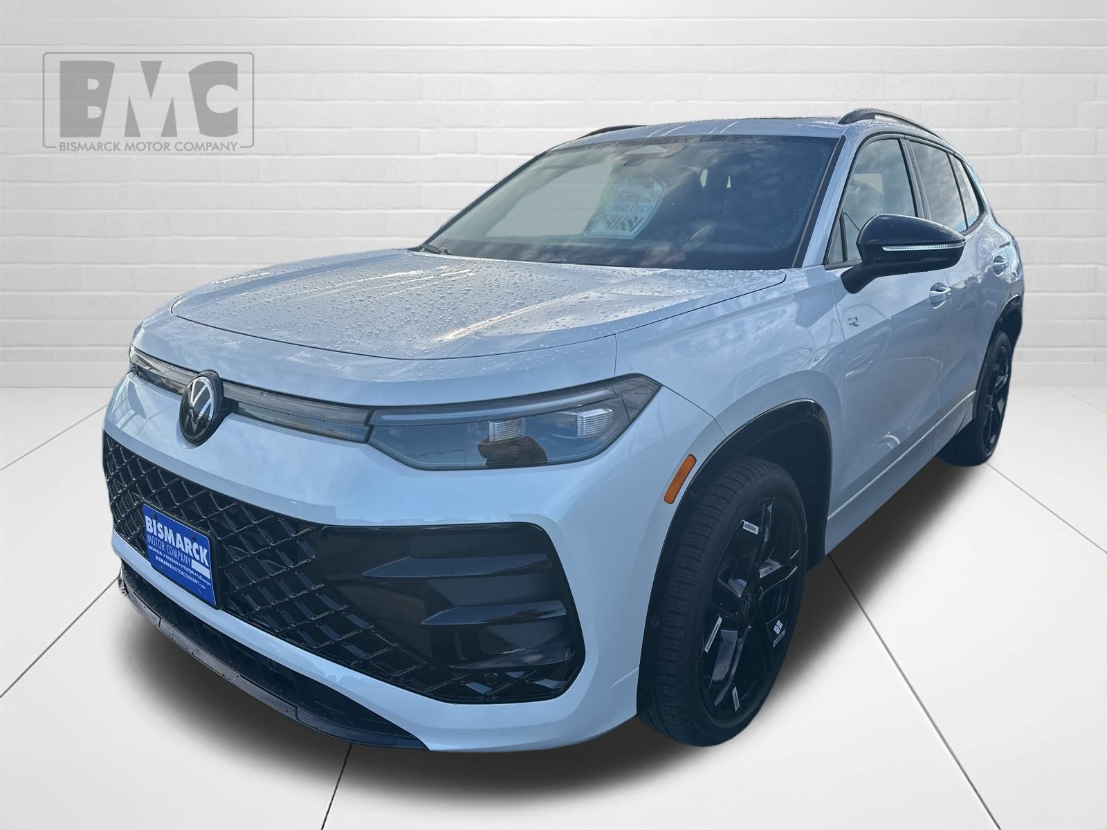 2026 Volkswagen Tiguan SE R-LINE BLACK's photo