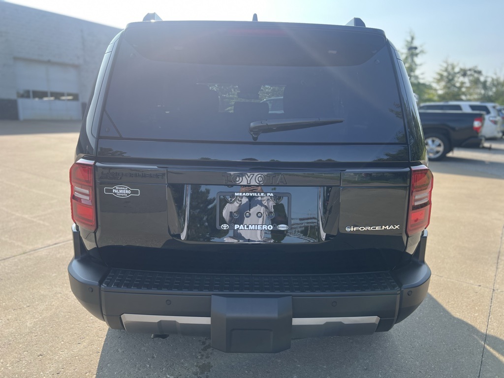 2025 Toyota Land Cruiser Base photo 4