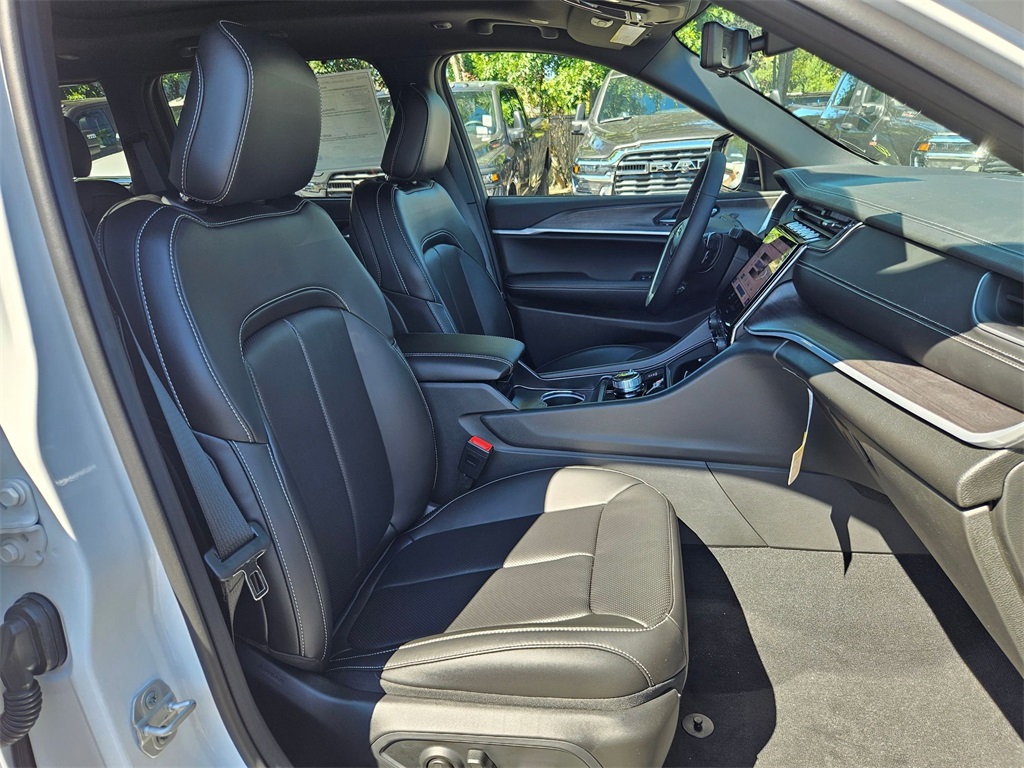 2025 Jeep Grand Cherokee Limited photo 15