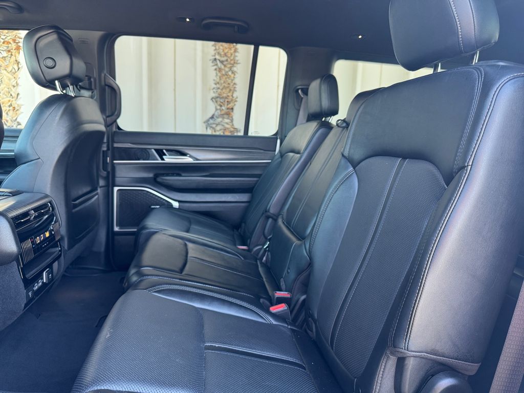 2024 Jeep Wagoneer L Series II photo 19