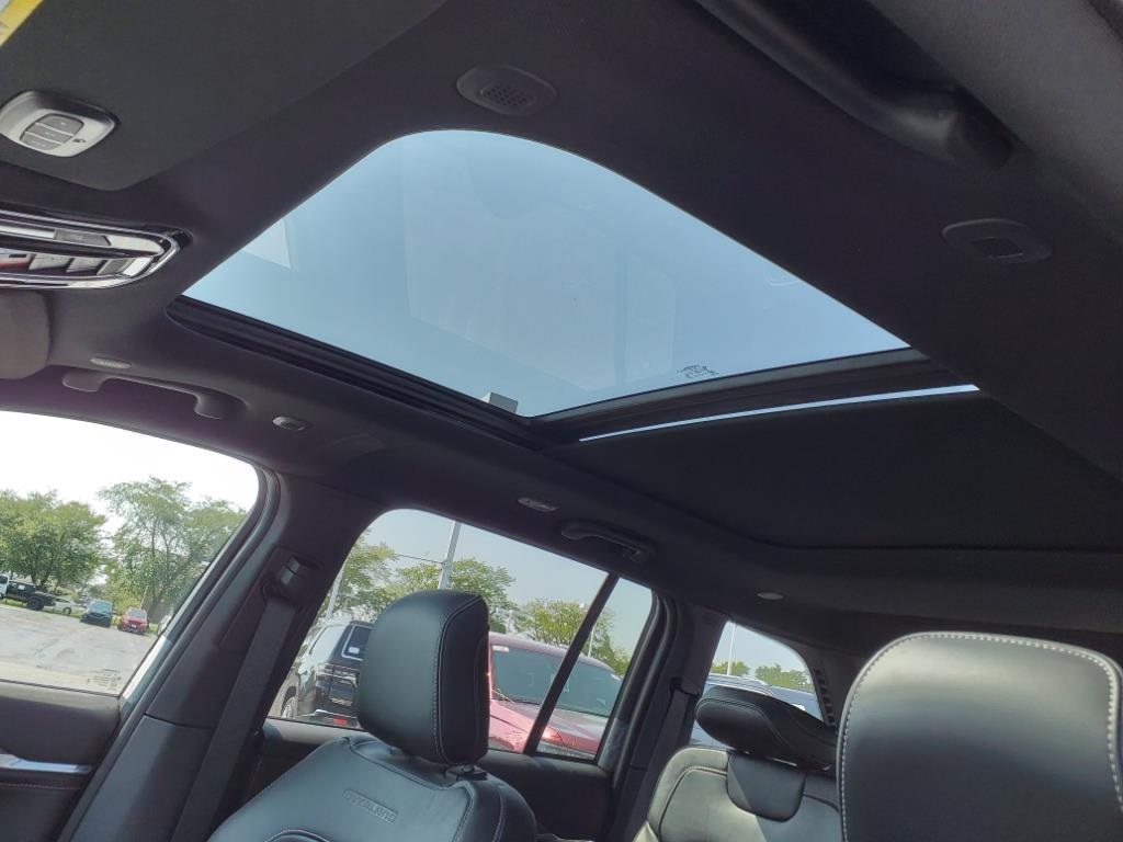 2023 Jeep Cherokee Overland 4xe photo 5