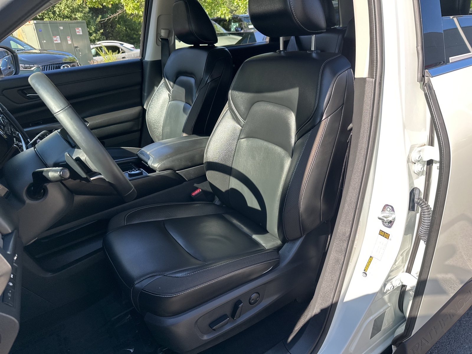 2023 Nissan Pathfinder SL photo 27