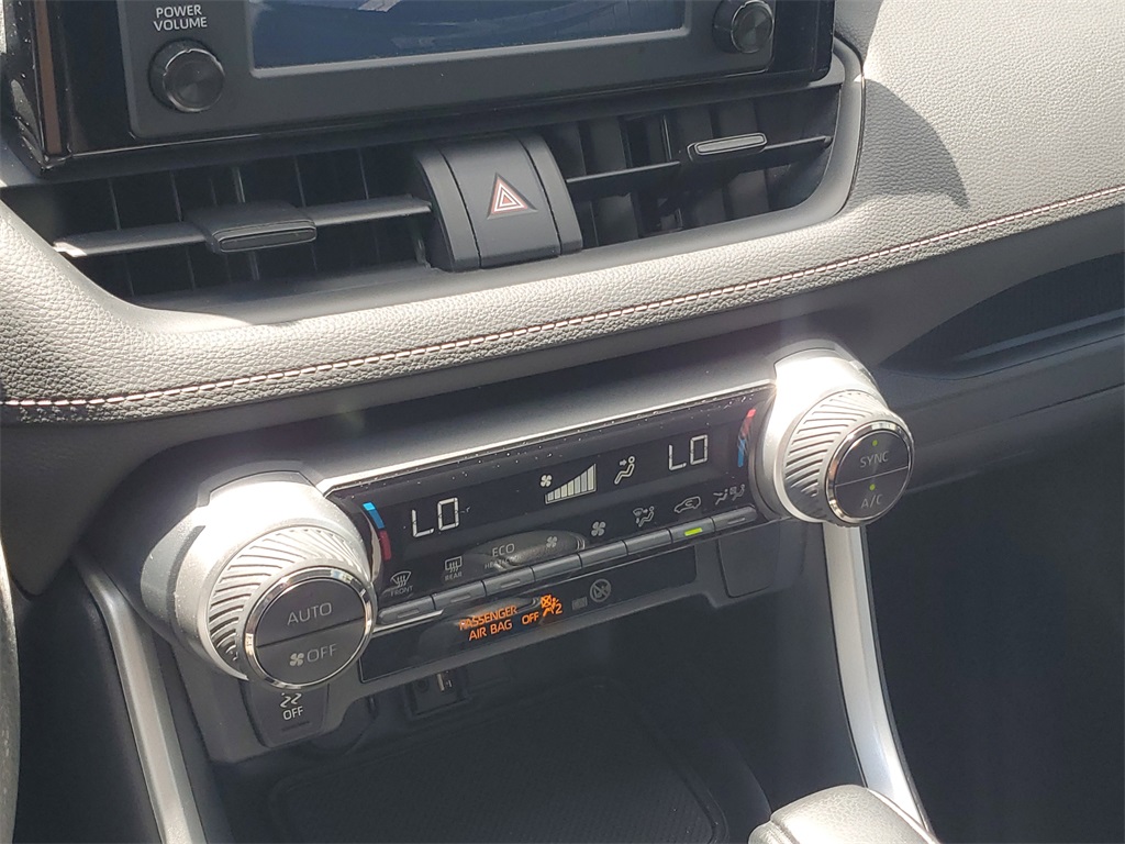 2019 Toyota RAV4 XLE photo 25