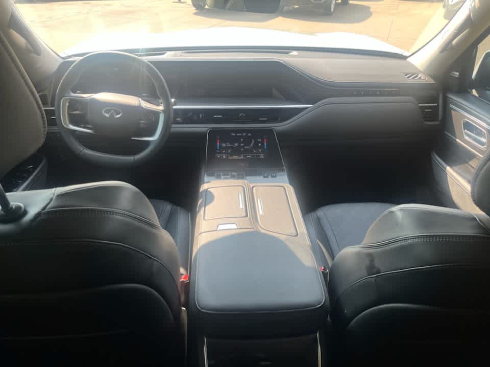 2025 Infiniti QX80 Luxe photo 4