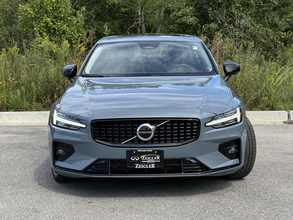 2024 Volvo S60 B5 Core photo 2