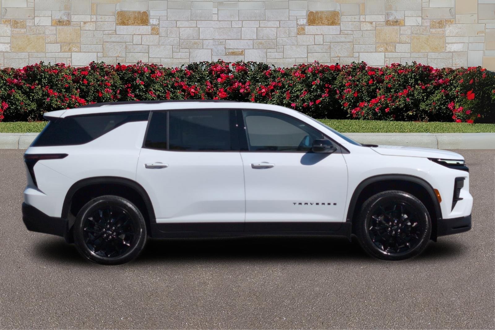 2026 Chevrolet Traverse photo 2