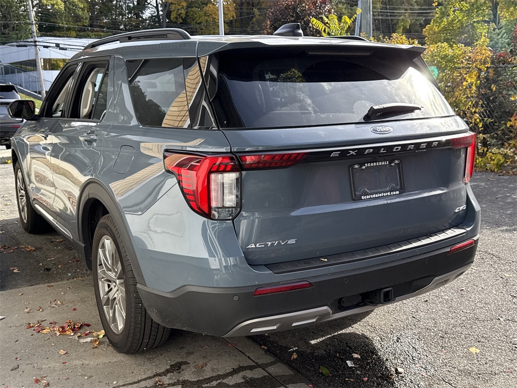 2025 Ford Explorer photo 4